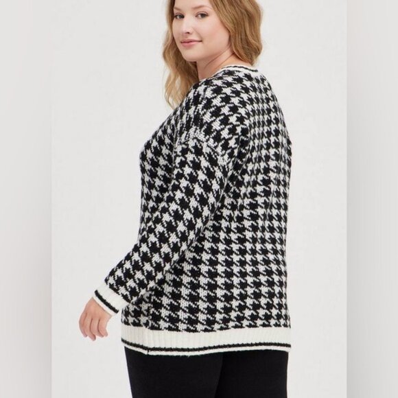NWT TORRID Crew Nk Herringbone Pullover Sweater Houndstooth Black & White Size 4 - Picture 3 of 15